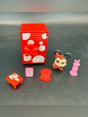 Disney Doorables Academy Surprise Locker MINNIE MOUSE Figure With Accessories